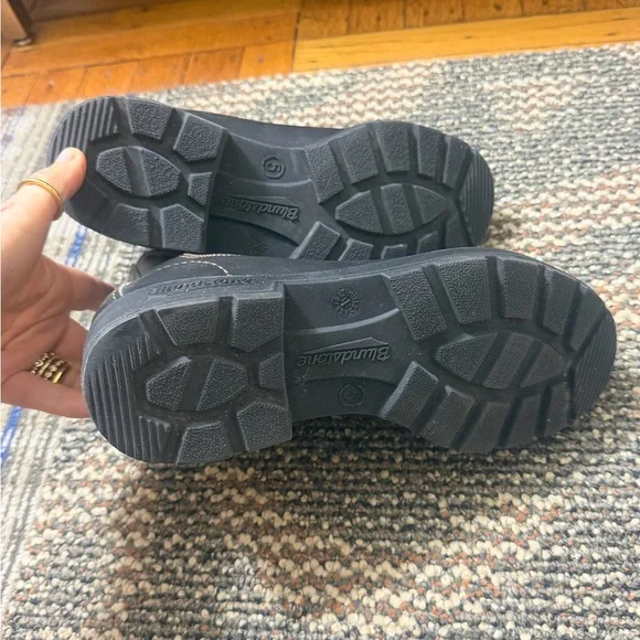 brown blundstones; unisex; 6 mens/8 womens - Picture 3 of 5